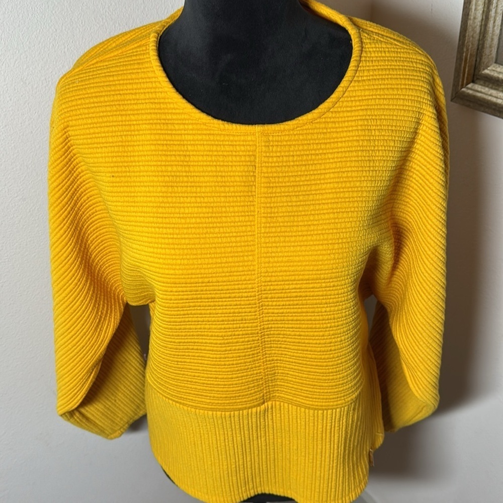MARC NEW‎ YORK Andrew Marc Sz M Pullover Top blouse 
Dolman Sleeve Mango Yellow